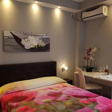 Cristal Rooms Piacenza Exterior foto