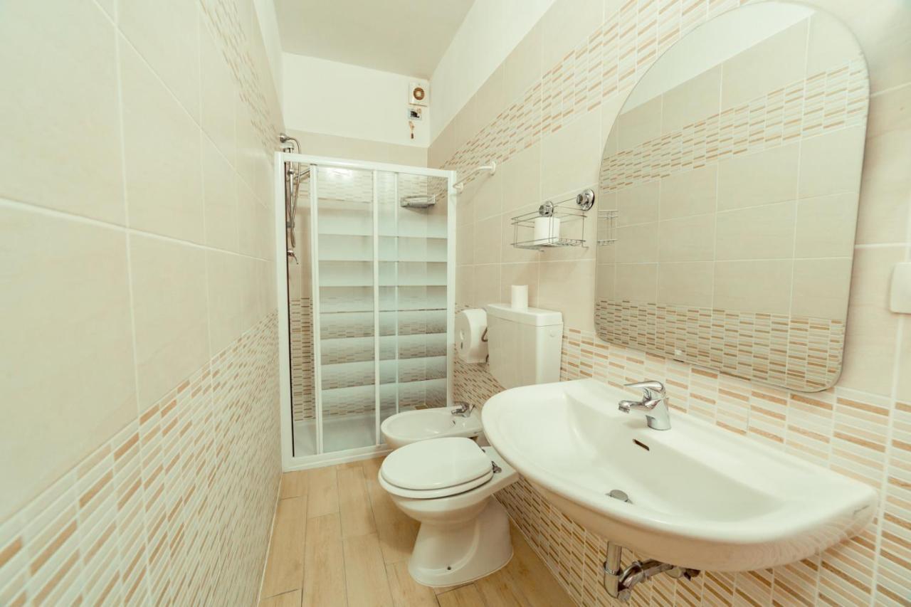 Cristal Rooms Piacenza Exterior foto